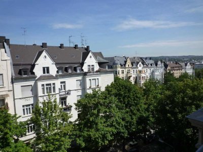 Im beliebten Rheingauviertel - Schicke DG Wohnung - großzügiger, toller Grundriss!-WG-geeignet!