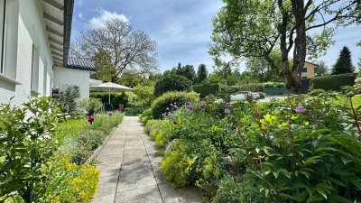 Velden am Wörthersee: Bungalow (teilunterkellert) in sonniger Lage mit herrlichem Garten