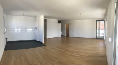 Helle 4-Zimmer-Wohnung in zentraler Lage mit Balkon, Komfortausstattung, Aufzug & Garagenstellplatz