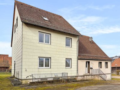 Großzügiges Zweifamilienhaus mit Stall &amp; Scheune