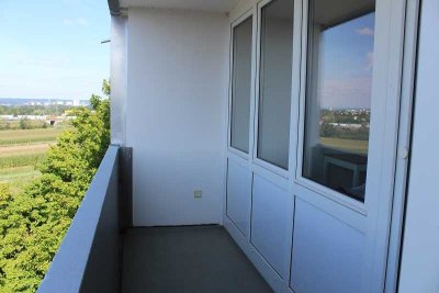 Exklusive möblierte 1-Zimmer-Wohnung mit Balkon in Erlangen-Kriegenbrunn