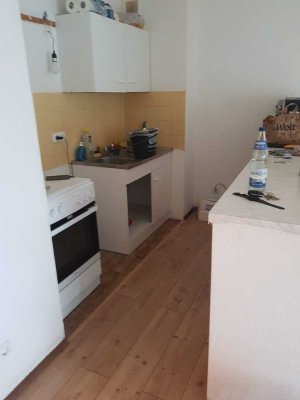 Schöne 1-Zimmer-Wohnung mit Balkon in 81241, München, direkt neben den Arkaden in der Offenbachstr 1