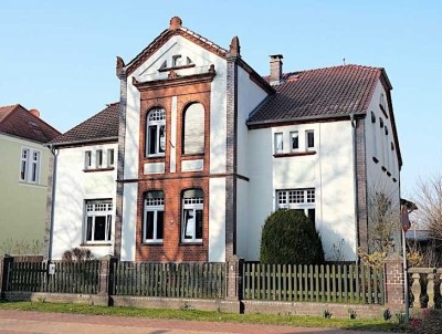 Wunderschöne Villa mit Vorgarten und großzügigem Grundstück an der Dove-Elbe