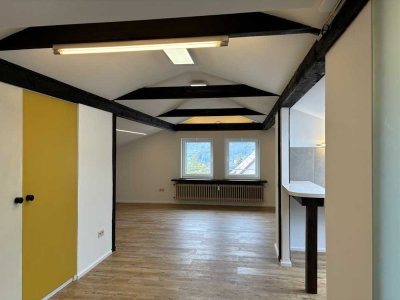 Moderne Dachgeschosswohnung: Erstbezug nach Renovierung