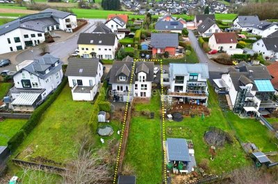 Attraktive DHH mit Terrasse, Garten mit Gartenhaus und 3 Stellplätzen