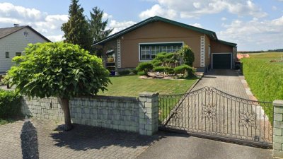 TOP-EINFAMILIENHAUS mit 3 GARAGEN und POOL