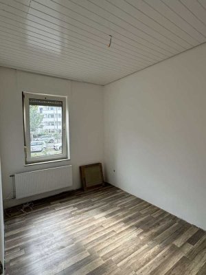 Renovierte 2 ZKB Wohnung mit kl. Gartenanteil