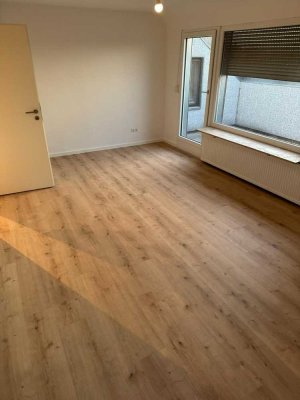 Komplettrenovierte 3-Zimmer-DG-Wohnung mit Balkon in SHA - Hessental