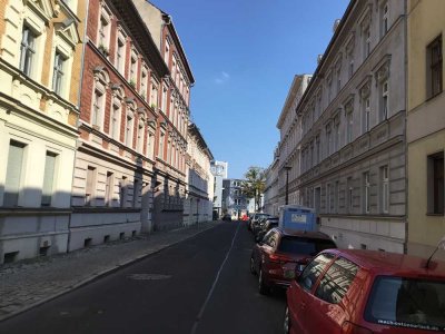 Exklusive, sanierte 2-Zimmer-Erdgeschosswohnung mit EBK in Berlin