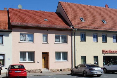 bezugsfreies, großzügiges Wohnhaus mit Nebengelass und Garten in Heldrungen