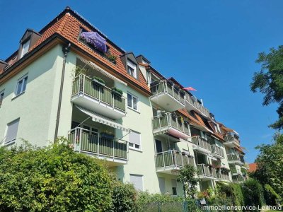 SEHR GEMÜTLICH UNTER`M DACH - MIT SONNENBALKON!