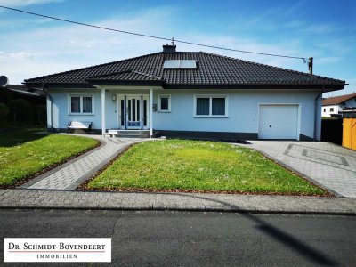 Gepflegter, modernisierter Bungalow mit Solarthermie, Garage, Carport und Gartenhaus!