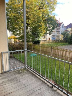 Außen Gründerzeit und Innen Neubau I Balkon I modernes Bad mit Dusche I neue Einbauküche