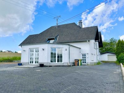 **EINMALIGES INVESTMENT - 3 Familienhaus nebst Gewerbe und Verkaufs- Lagerfläche**