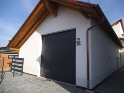 3 Reihenhäuser mit Garagen für Eigennutzung und Vermietung & 118m² große Garage mit 4x4m Garagentor