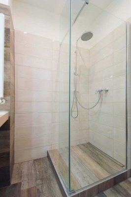 Geschmackvolle, modernisierte 2-Raum-Wohnung mit Einbauküche in Lübeck