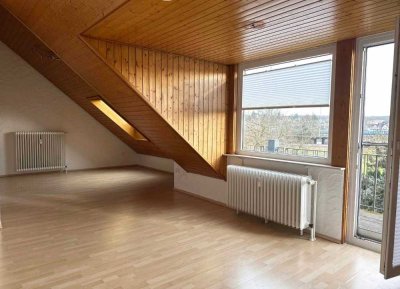 ANFRAGE-STOPP! Helle 2-Zimmer-Dachgeschosswohnung mit Balkon