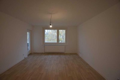 +++ Zuhause wohlfühlen! Renovierte 4-Raumwohnung mit Balkon und Tageslichtbad +++