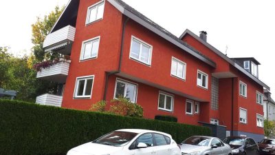 Gepflegte 1-Zimmer-Wohnung mit Balkon und separate Einbauküche in Ulm mit Bad und Flur