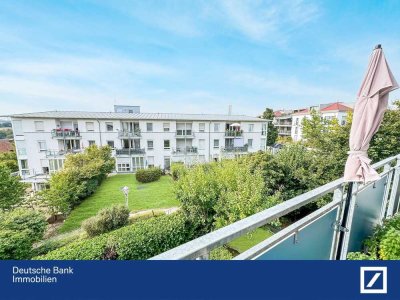 4.9% Rendite möglich - 2,5-Zimmer-Etagenwohnung mit Balkon und Außenstellplatz in beliebter Lage