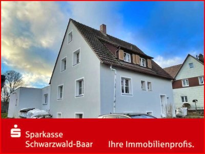 Zweifamilienhaus mit angebautem Bungalow und Garage