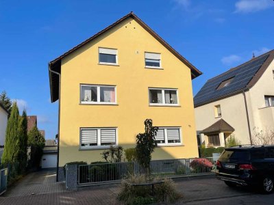 Gepflegtes 3 FH mit Einliegerwohnung, 3 Garagen, Stp., 3 Balkone, Terrasse uvm., kpl. vermietet