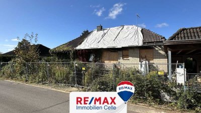 Brandruine zum Wiederaufbau – Einfamilienhaus mit Garage und Carport! (SY-6365)