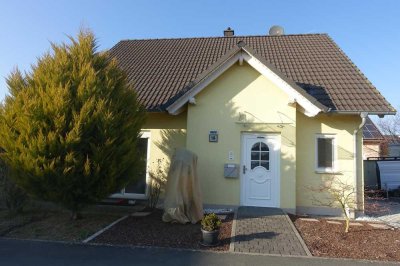 Modernisiertes Haus mit vier Zimmern und Einbauküche in Villmar mit großem Garten und Garage