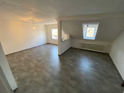 Freundliche DG-Wohnung mit 3 Zimmern in Oberlahnstein