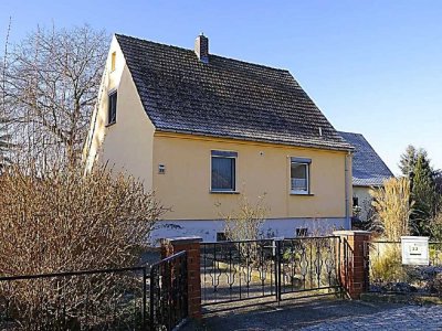 Freistehendes Einfamilienhaus mit tollem Grundstück in Glaubitz