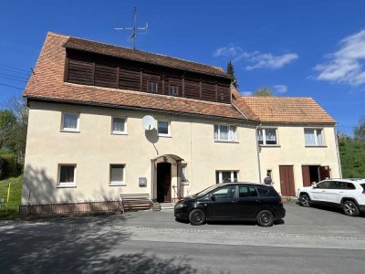 Großes Wohnhaus mit Gartengrundstück