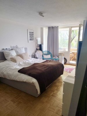 Helle 3,5 Zimmerwohnung mit Süd-Balkon / zentrumsnah