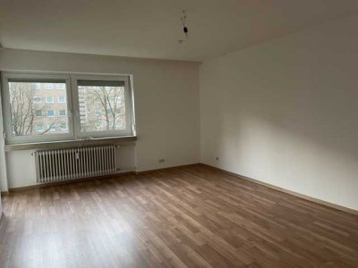 Bitte nur Mailanfragen: Gut geschnittene 2-Zimmer-Wohnung mit Balkon in der Brandlberger Str.