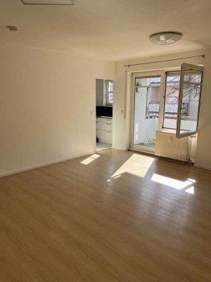 Exklusive 1-Zimmer-Wohnung in Rt-Sondelfingen mit neuwertiger EBK+Balkon+Keller+Stellplatz