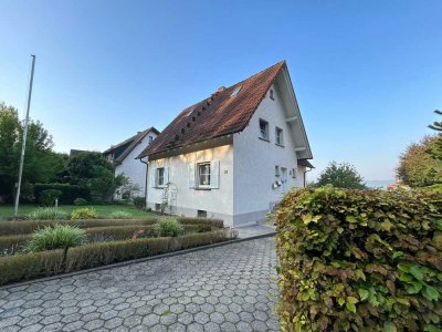 Gartenliebhaber gesucht: Große Mietwohnung über 2 Etagen mit herrlichem Ausblick