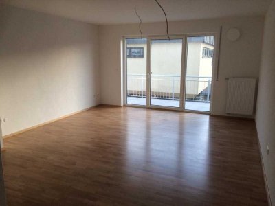 Gepflegte Wohnung mit zwei Zimmern sowie Balkon und EBK in Heubach