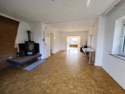 Schöne 3-Zimmer-Erdgeschosswohnung mit 1200 m2 Garten und Garage  in einem 3-Familienhaus