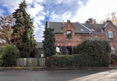 Charmante Doppelhaushälfte mit Anbau und Garten in Düsseldorf-Lohausen