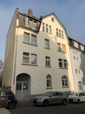 Top Lage: Kleinere, aber gut geschnittene 4 Zimmer-Wohnung in einem denkmalgeschützten Altbau, Eb...