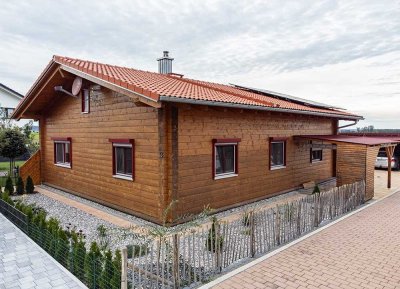 Schöner Blockhausbungalow in Ortsrandlage