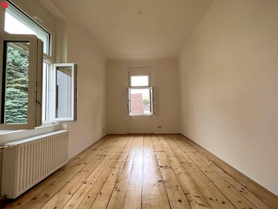 Renovierte Altbauwohnung mit Balkon!