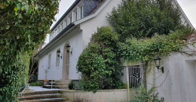 Geräumiges Einfamilienhaus, sehr schönes Grundstück, beste Lage !