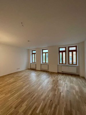 Helle 2-Zimmer Wohnung mit Balkon - Neu Saniert!