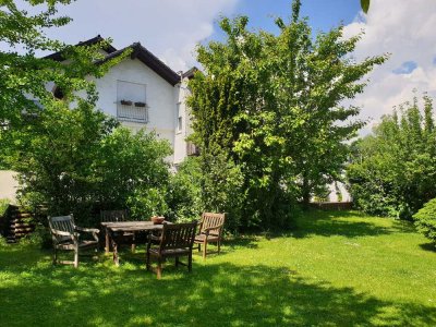 Großzügige 4 Zimmer-Maisonette-Wohnung mit zwei Terrassen und großem Garten in Nieder Rosbach