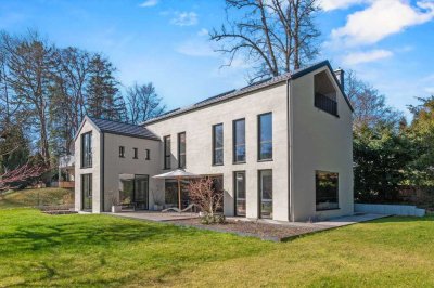 Architektenhaus mit Seeblick. Puristisch. Unprätentiös. Zeitlos.