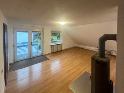 2,5 Zimmer-Wohnung im Zweifamilienhaus / EBK, Vollbad, Gartenanteil, Abstellr. , Stlpl. 950,- € inkl