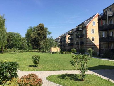 Nur für Ü50 Singles/Paare: kernsanierte, barrierefreie 2 ZKB mit Terrasse u. Süd-Balkon