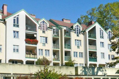 Südlich ausgerichtete 3-Zimmer-Wohnung mit Loggia und Carport im Zentrum