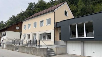 Großzügige, neu sanierte 4-Zimmer Erdgeschoss-Wohnung mit großer, z.T. überdachter Terrasse