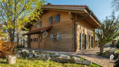 Kanada Feeling in Bayern! Hochwertiges Blockhaus-EFH mit Rundumterrasse auf großem Grundstück